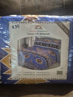 Queen Size Blue and Gold Geometric 3-Piece Bedspread Set